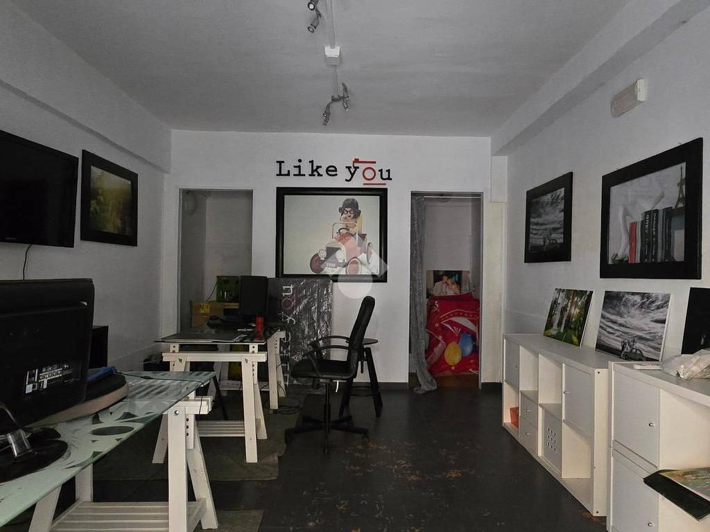 negozio in vendita a Salerno in zona Centro Città