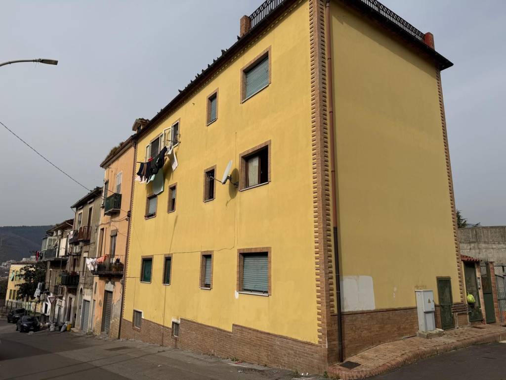 appartamento in vendita a Salerno in zona Irno