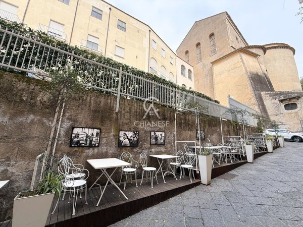 locale commerciale in vendita a Salerno in zona Centro Città