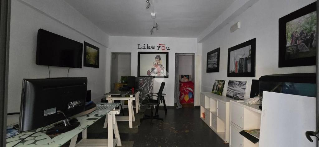 negozio in vendita a Salerno in zona Centro Città