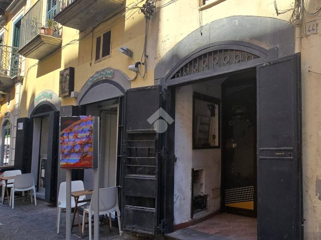 negozio in vendita a Salerno in zona Centro Città