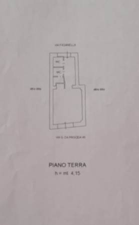 negozio in vendita a Salerno in zona Centro Città