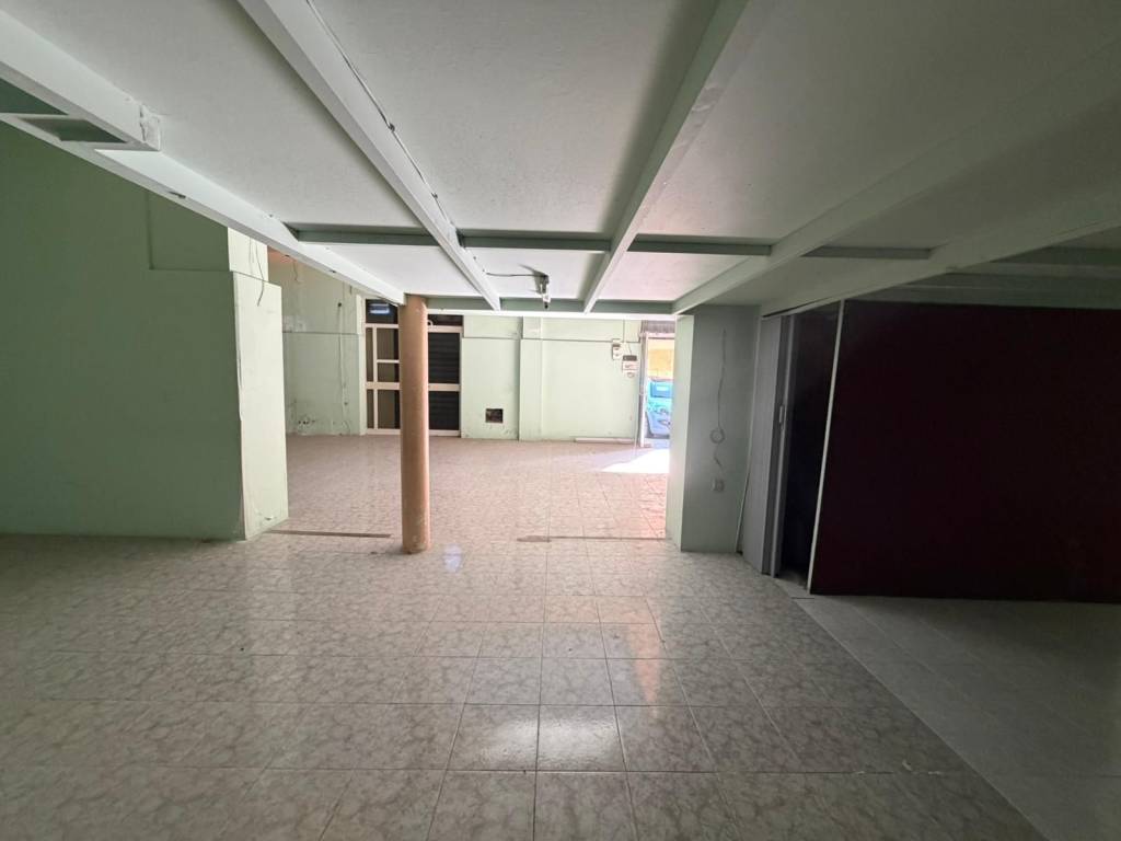 negozio in vendita a Salerno in zona Torrione