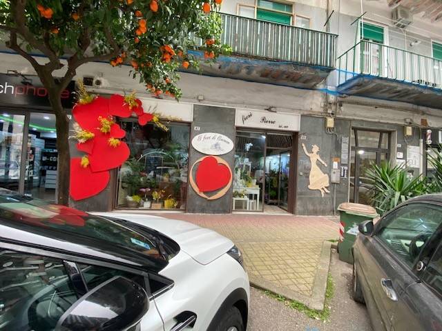 negozio in vendita a Salerno in zona Irno