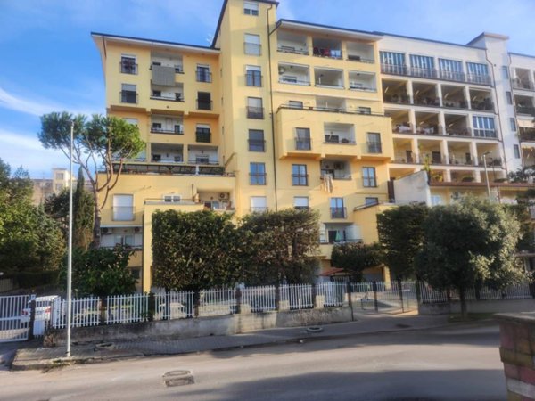appartamento in vendita a Salerno in zona Pastena