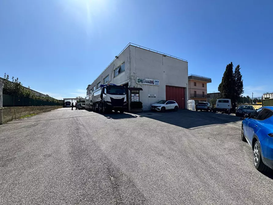 capannone in vendita a Salerno in zona Zona Industriale