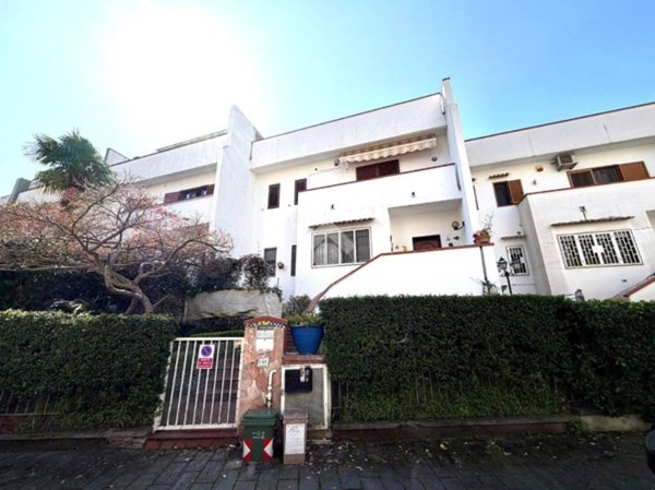 casa indipendente in vendita a Salerno in zona Mercatello