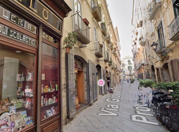negozio in vendita a Salerno in zona Centro Città