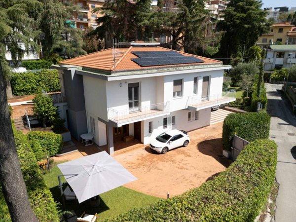 casa indipendente in vendita a Salerno in zona Sala Abbagnano