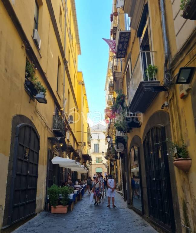 negozio in vendita a Salerno in zona Centro Città
