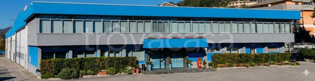 locale commerciale in vendita a Salerno in zona San Leonardo