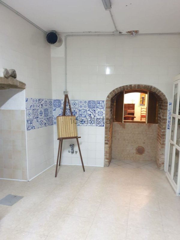 locale commerciale in vendita a Salerno in zona Centro Città