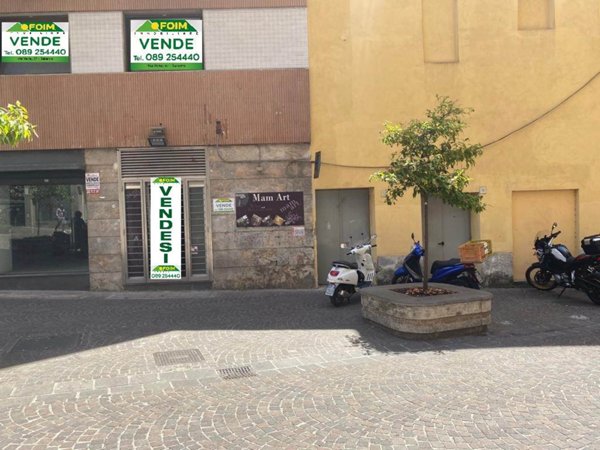 negozio in vendita a Salerno in zona Centro Città