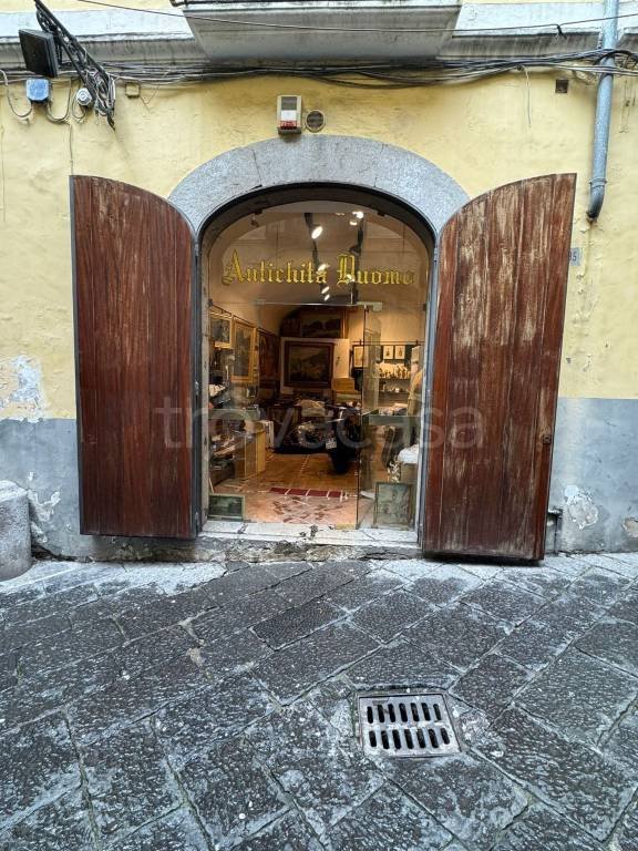 negozio in vendita a Salerno in zona Centro Città