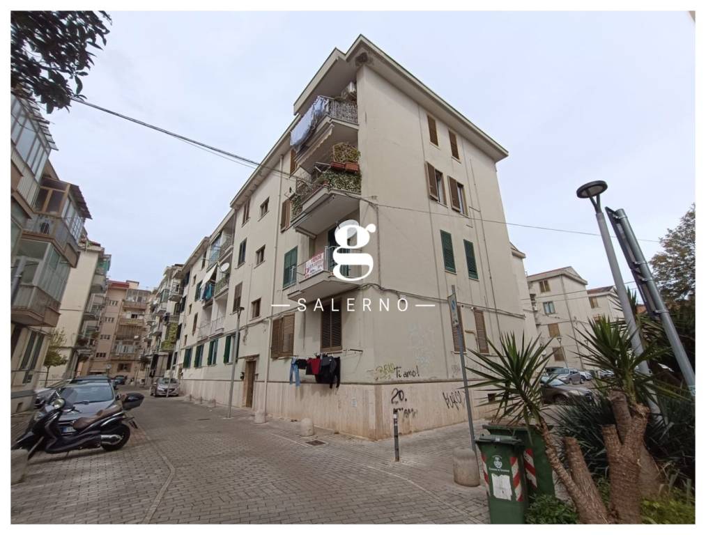 appartamento in vendita a Salerno in zona Pastena