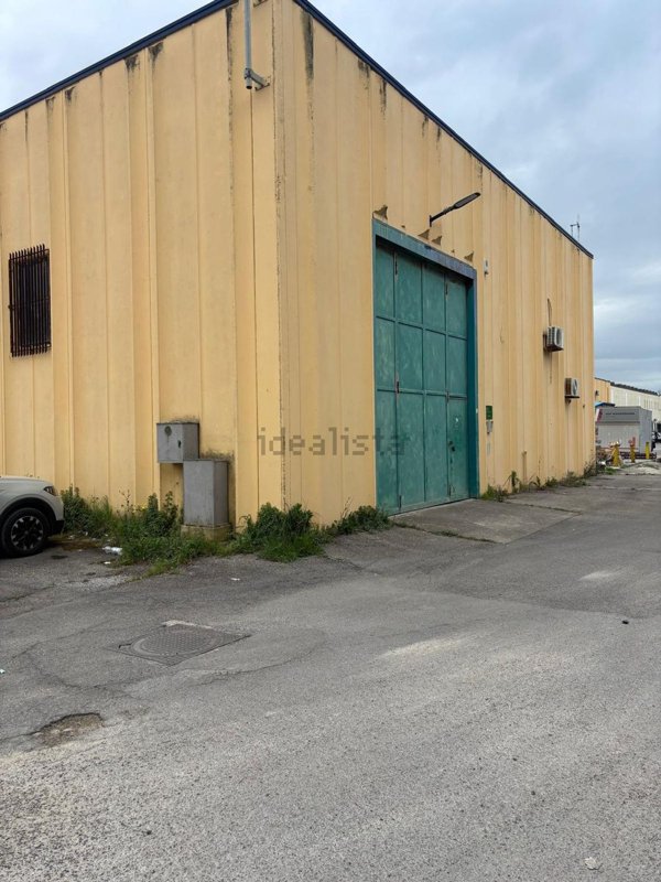capannone in vendita a Salerno in zona Zona Industriale