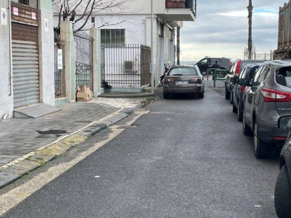 negozio in vendita a Salerno in zona Torrione