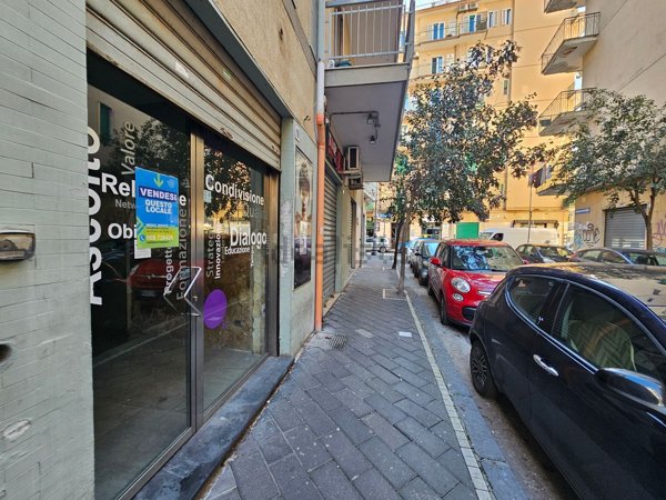 locale commerciale in vendita a Salerno in zona Torrione
