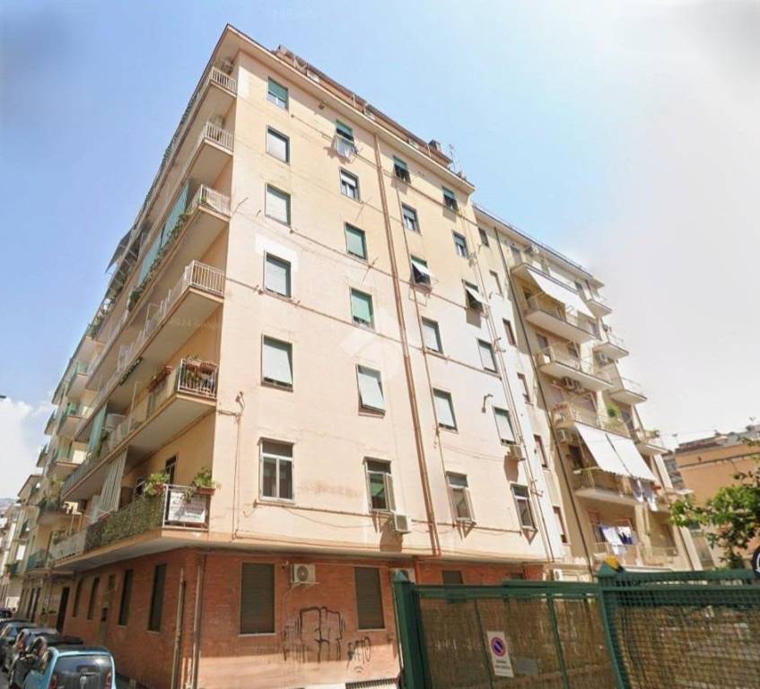 locale commerciale in vendita a Salerno in zona Centro Città