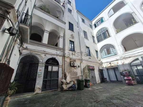 appartamento in vendita a Salerno in zona Centro Città
