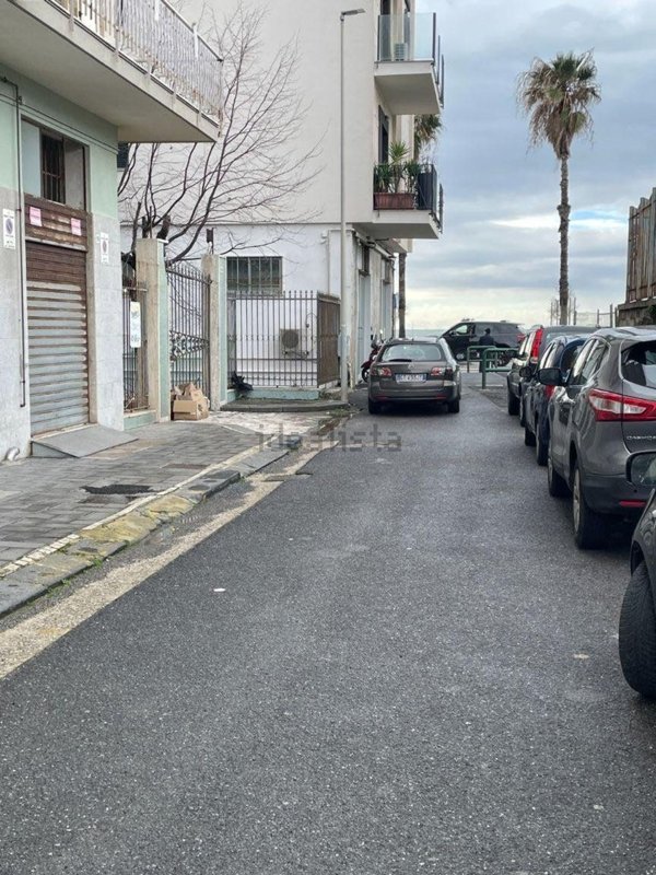 locale commerciale in vendita a Salerno