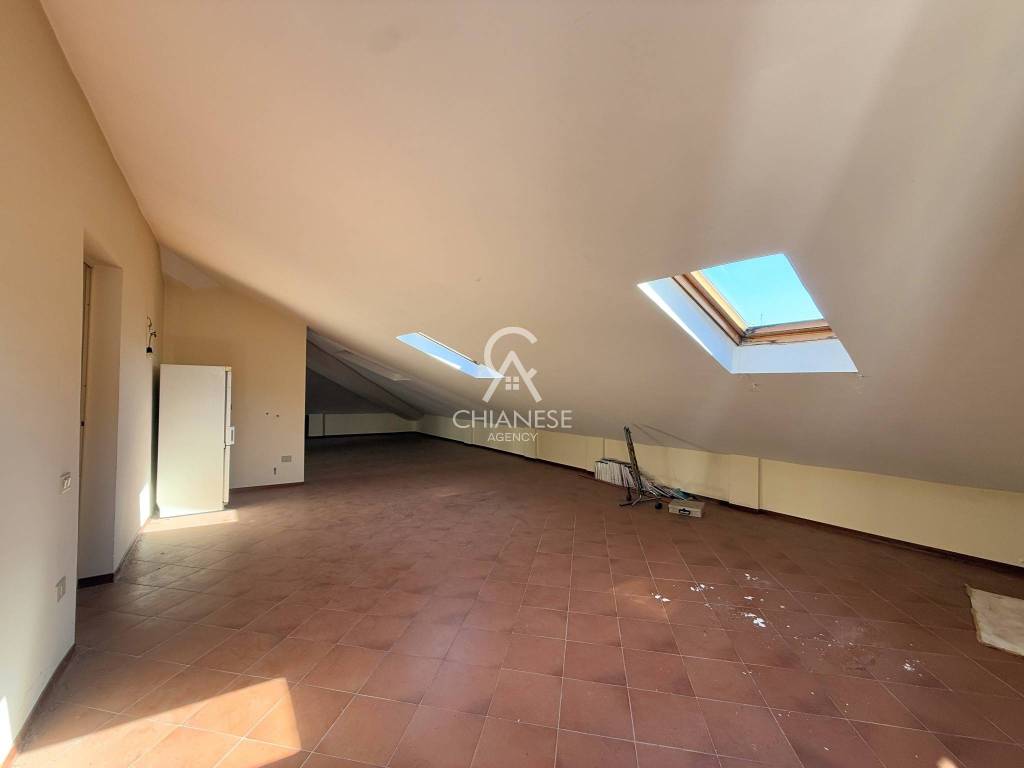 locale commerciale in vendita a Salerno in zona Centro Città