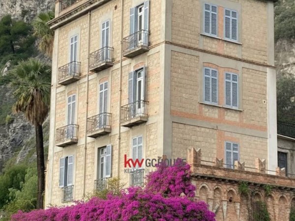 intera palazzina in vendita a Salerno in zona Centro Città