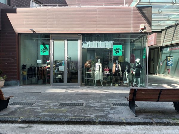 locale commerciale in vendita a Salerno