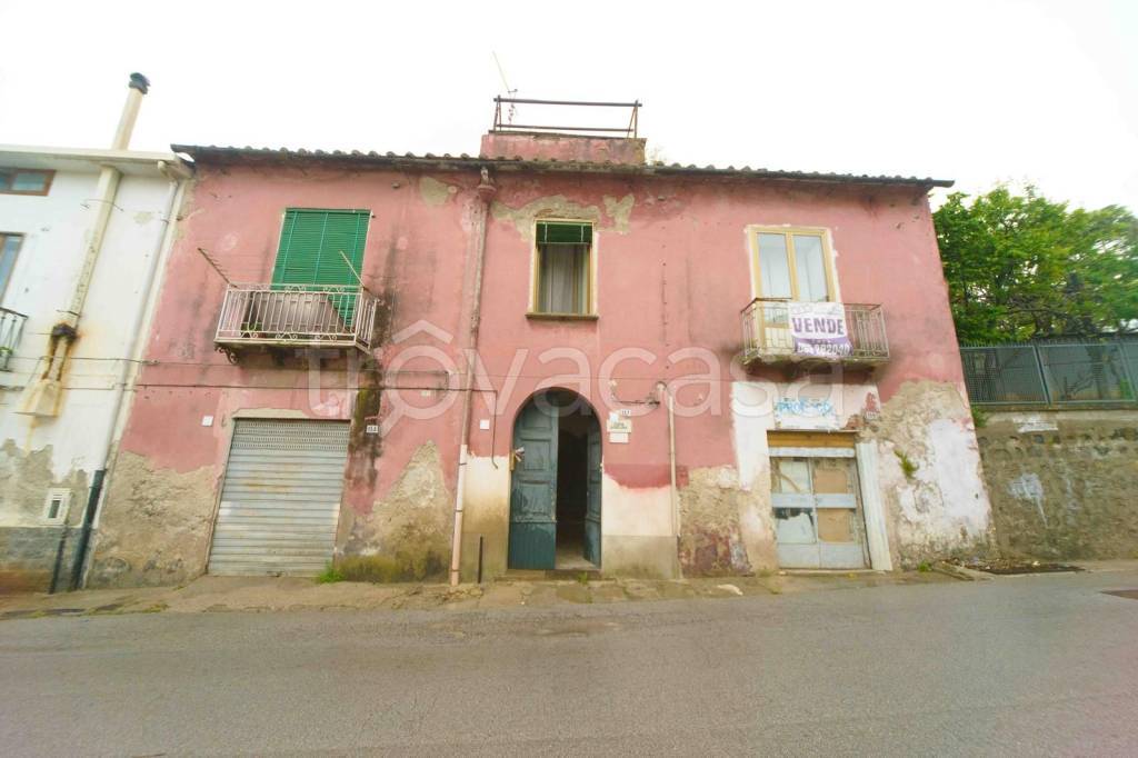 casa indipendente in vendita a Salerno in zona Ogliara