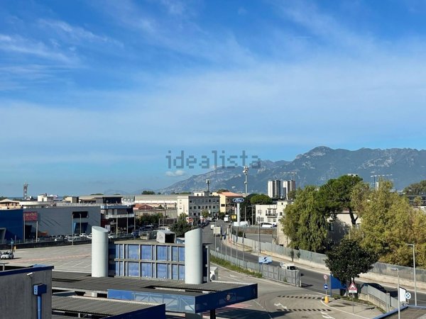 ufficio in vendita a Salerno in zona Zona Industriale