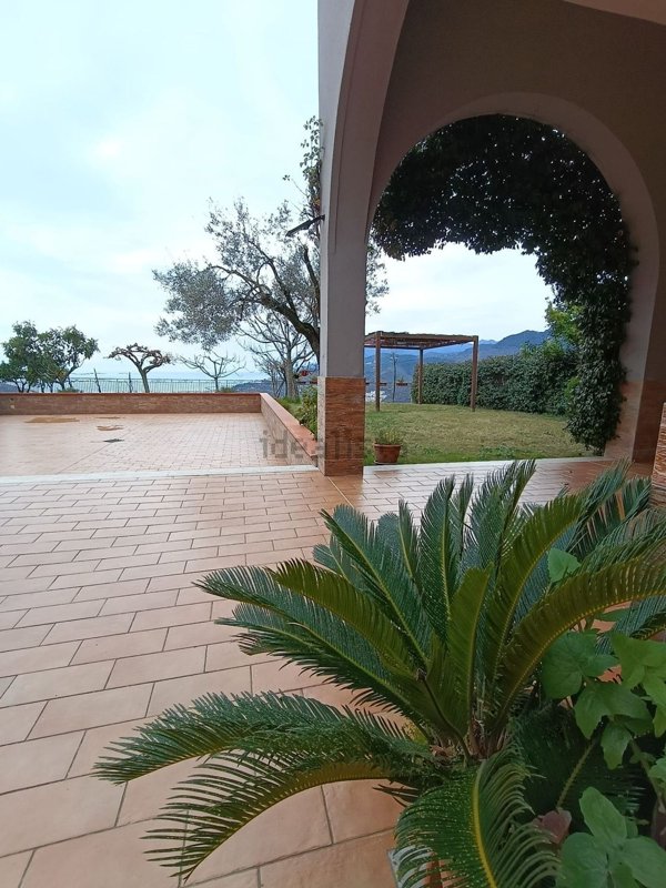 casa indipendente in vendita a Salerno in zona Ogliara
