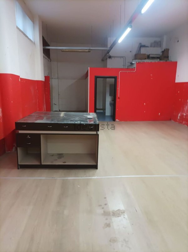 locale commerciale in vendita a Salerno