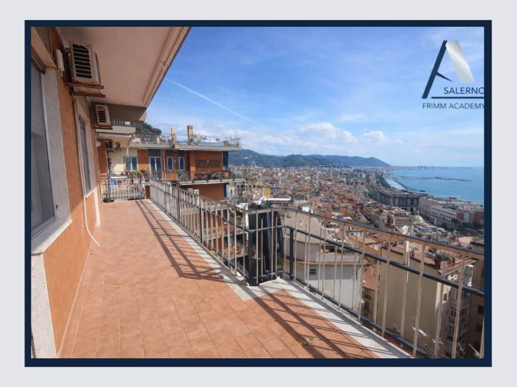appartamento in vendita a Salerno in zona Centro Città