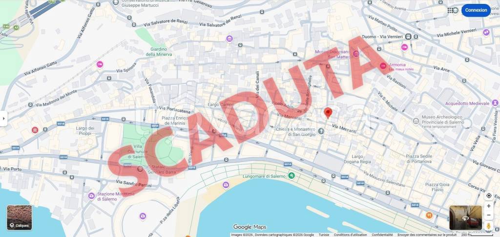 locale commerciale in vendita a Salerno in zona Centro Città