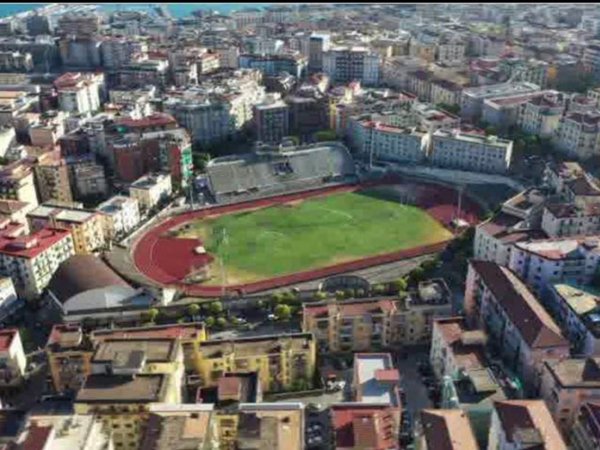 negozio in vendita a Salerno in zona Centro Città