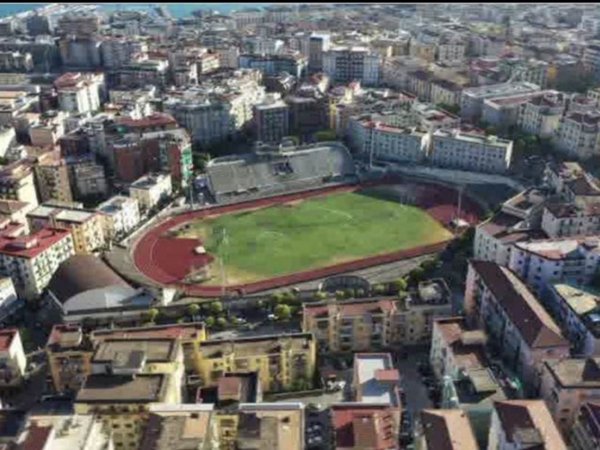 negozio in vendita a Salerno in zona Centro Città