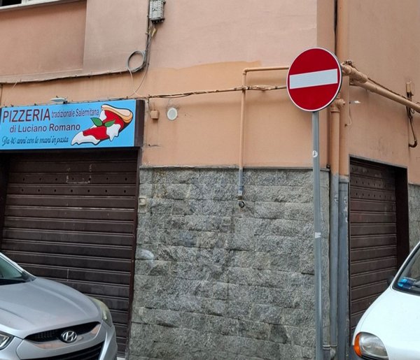 locale commerciale in vendita a Salerno