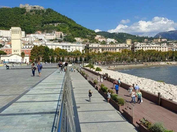 negozio in vendita a Salerno
