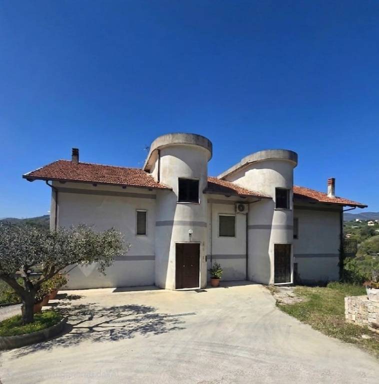 casa indipendente in vendita a Salerno in zona Giovi Altimare