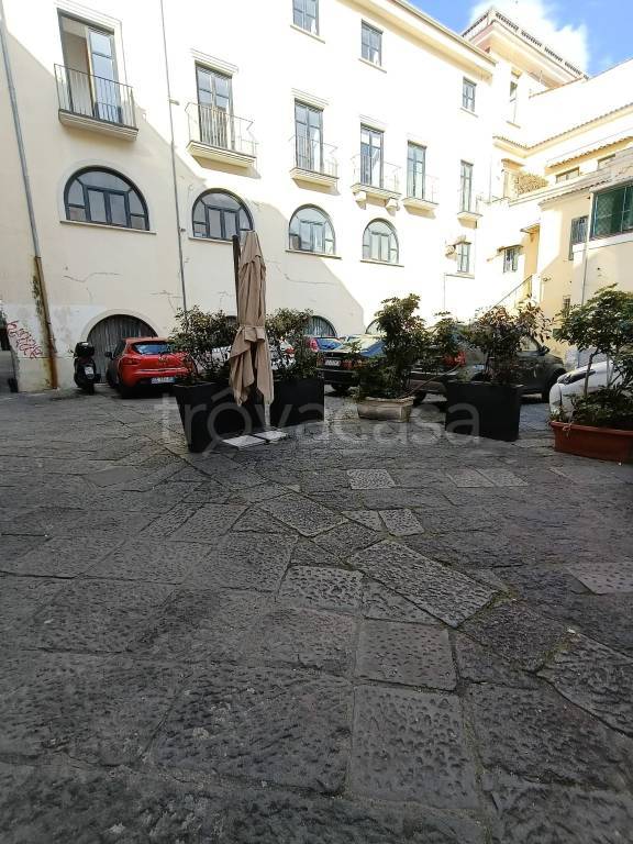 negozio in vendita a Salerno in zona Centro Città