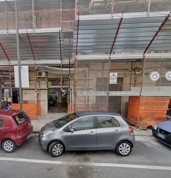 locale commerciale in vendita a Salerno in zona Torrione