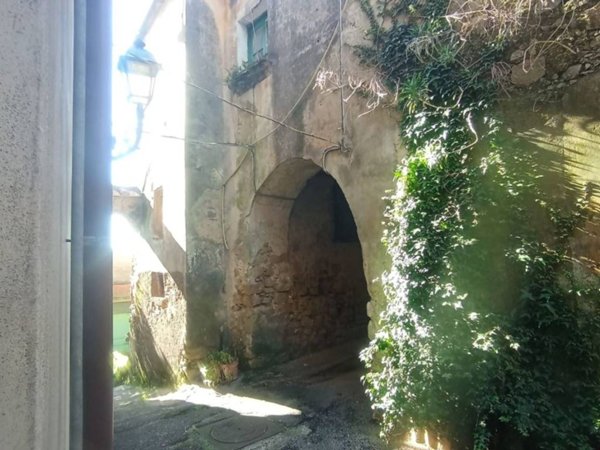 locale commerciale in vendita a Salerno in zona Giovi Altimare