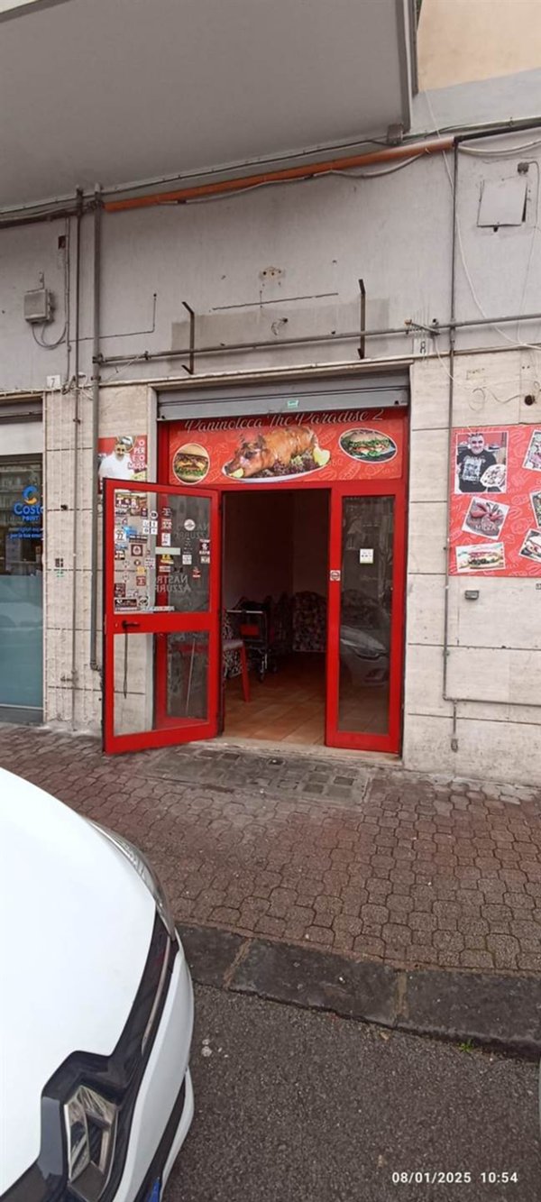 negozio in vendita a Salerno in zona Torrione