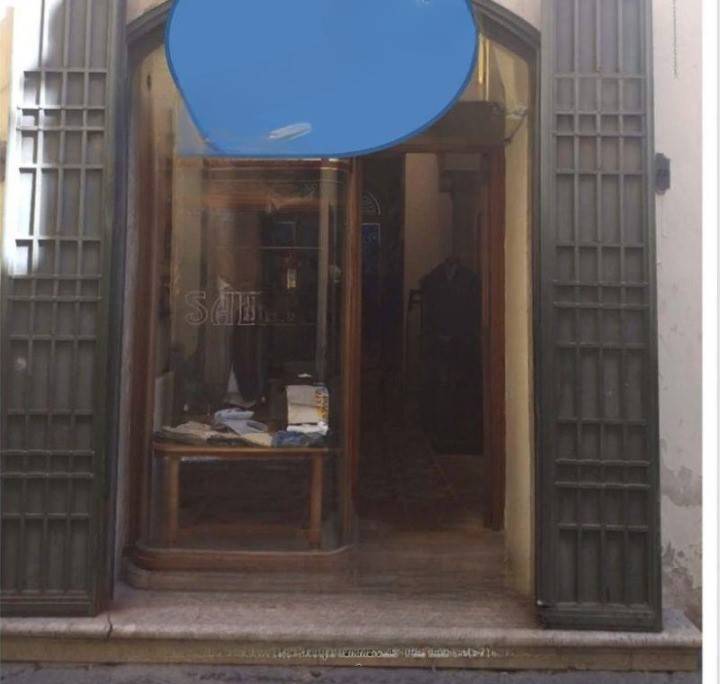 negozio in vendita a Salerno in zona Centro Città