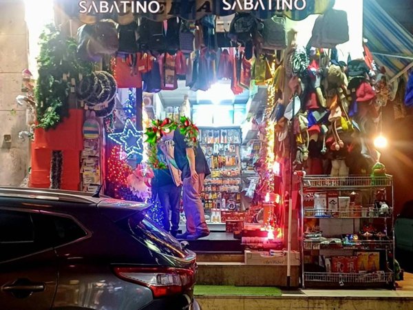 negozio in vendita a Salerno in zona Centro Città