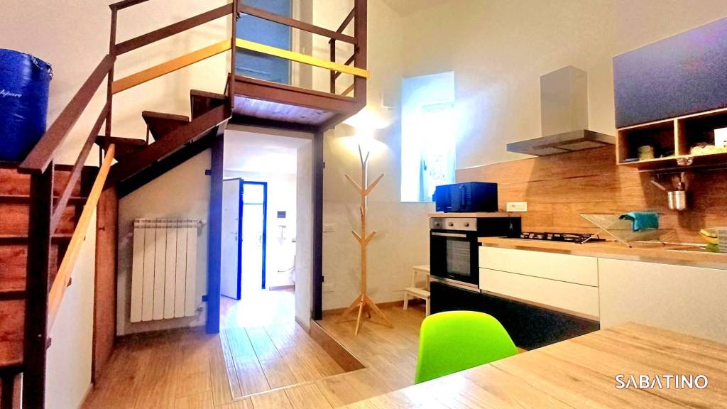 casa indipendente in vendita a Salerno in zona Canalone