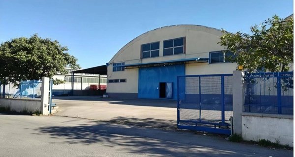 locale commerciale in vendita a Salerno