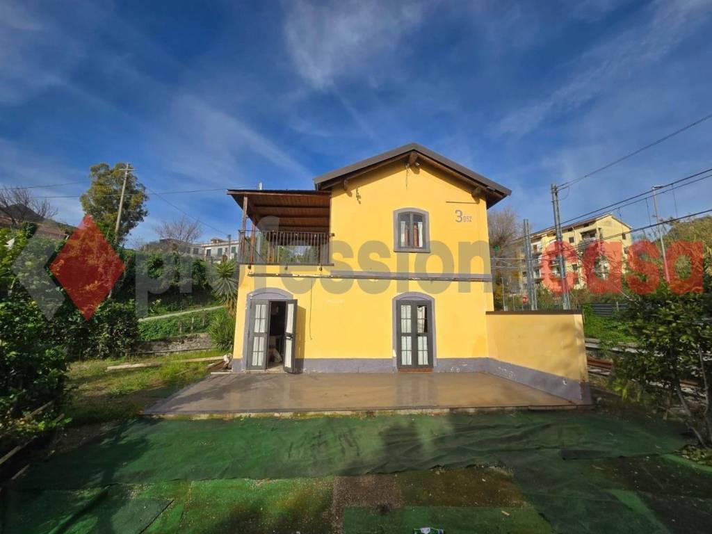 casa indipendente in vendita a Salerno in zona Ogliara