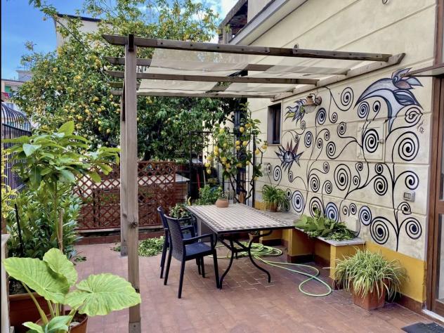 casa indipendente in vendita a Salerno in zona Centro Città