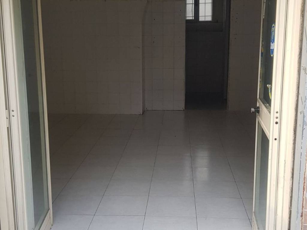 negozio in vendita a Salerno in zona Irno